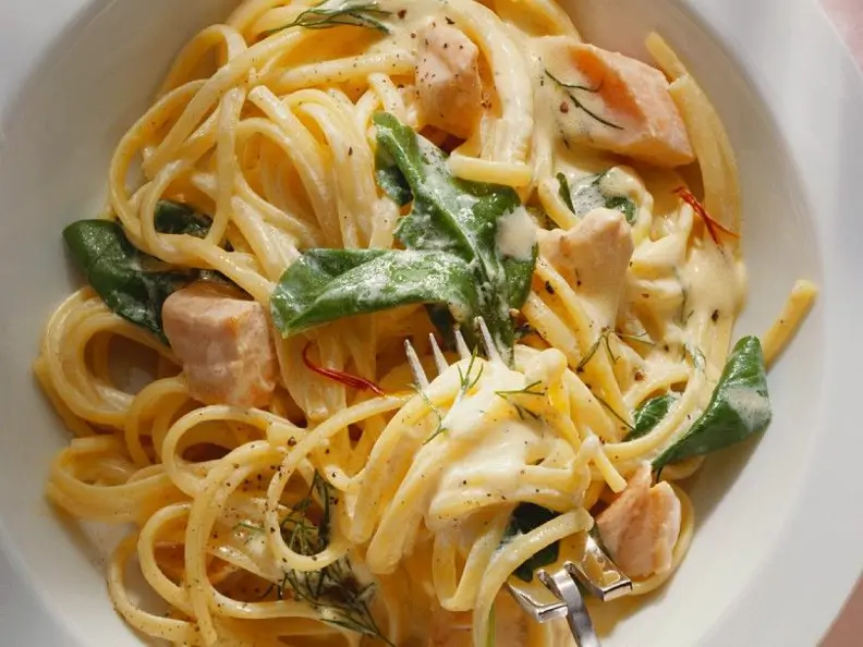 Pasta mit cremiger Lachssauce