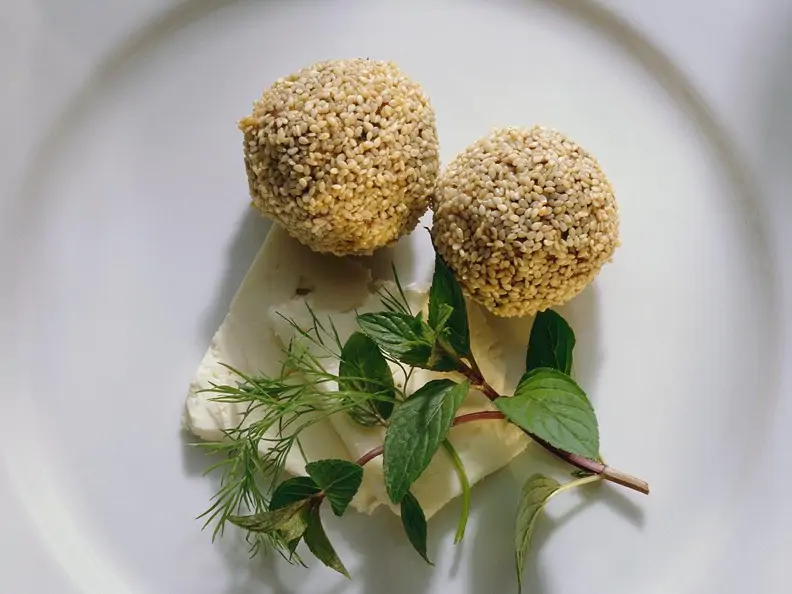 Hackfleisch-Sesambällchen