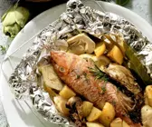Gebackene Rotbarbe mit Gemüse
