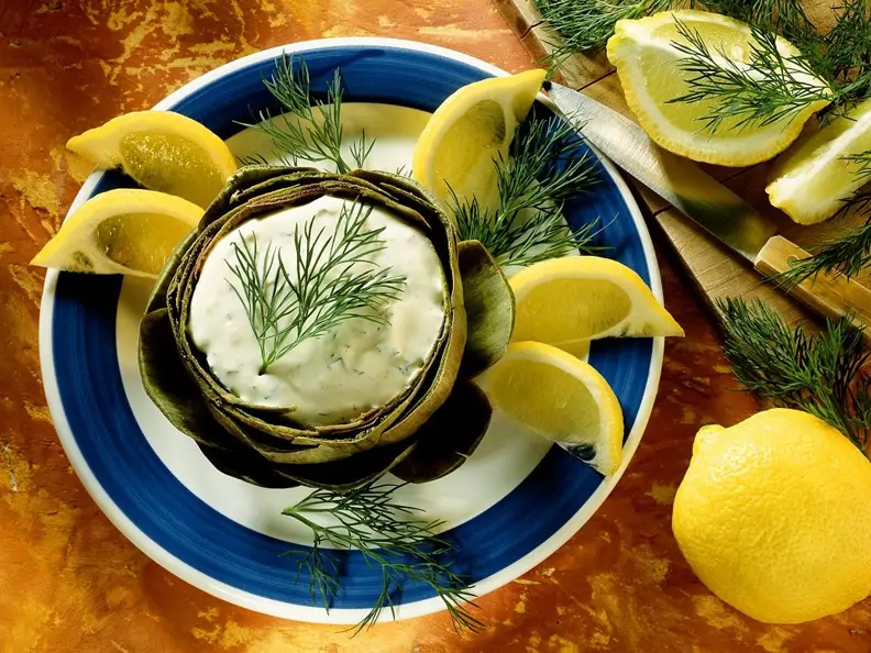 Artischocken mit Joghurtsauce