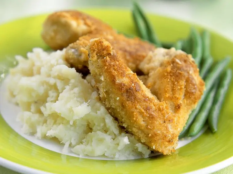 Backhähnchen mit Kartoffelpüree und Bohnengemüse