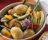 Gebratene Kartoffeln mit Gemüse