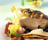 Spanferkel mit buntem Salat