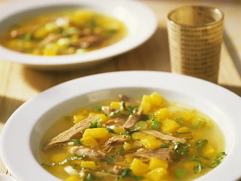 Fruchtige Enten-Suppe mit Curry
