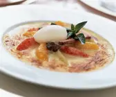 Zitrusfrucht-Gratin mit Vanilleeis