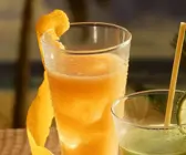 Orangen-Papaya-Drink