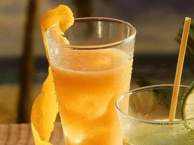 Orangen-Papaya-Drink