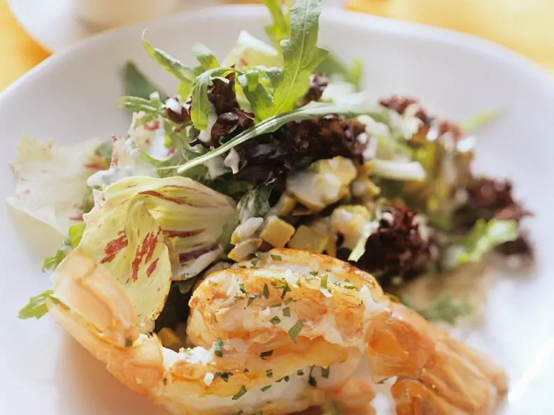 Riesengarnelen mit Salat