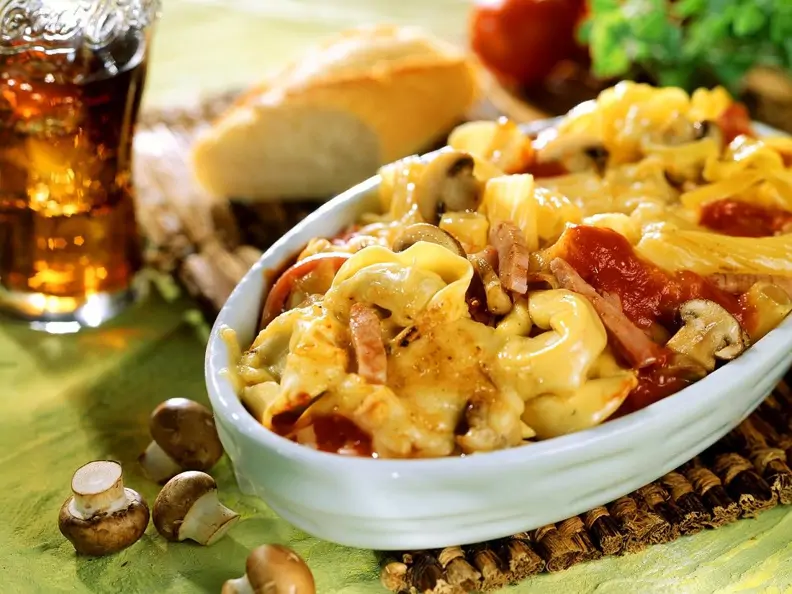 Tortellini-Schinken-Gratin mit Pilzen