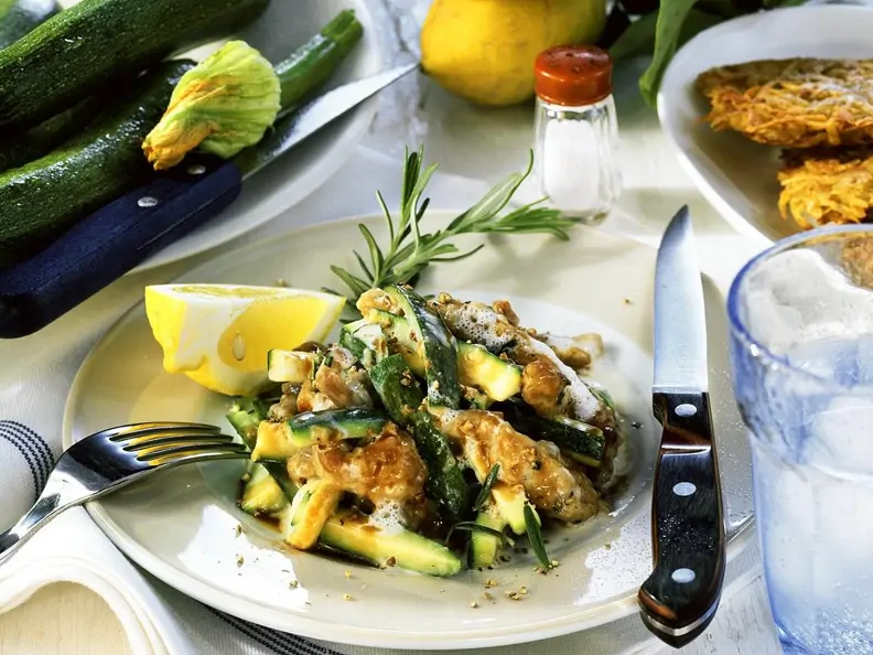Kalbsgulasch mit Zucchini und Rösti