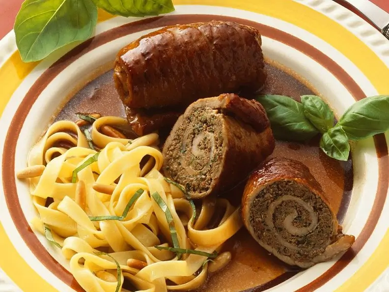 Rinder-Hackfleisch-Roulade mit Pasta