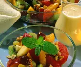 Obstsalat mit Nüssen