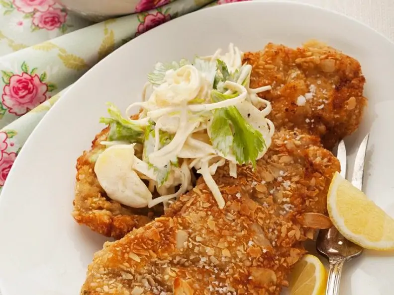 Schnitzel mit Mandelpanade