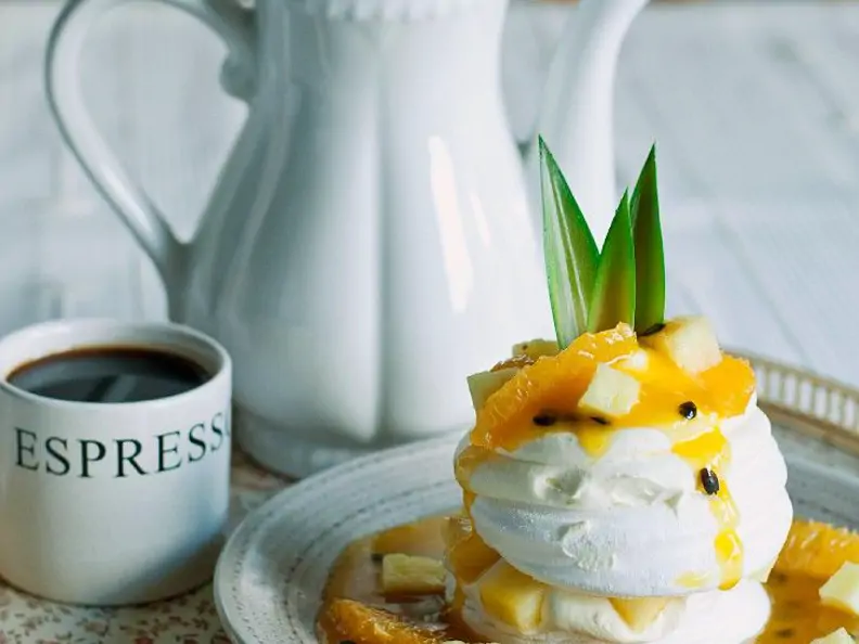 Früchte-Pavlova