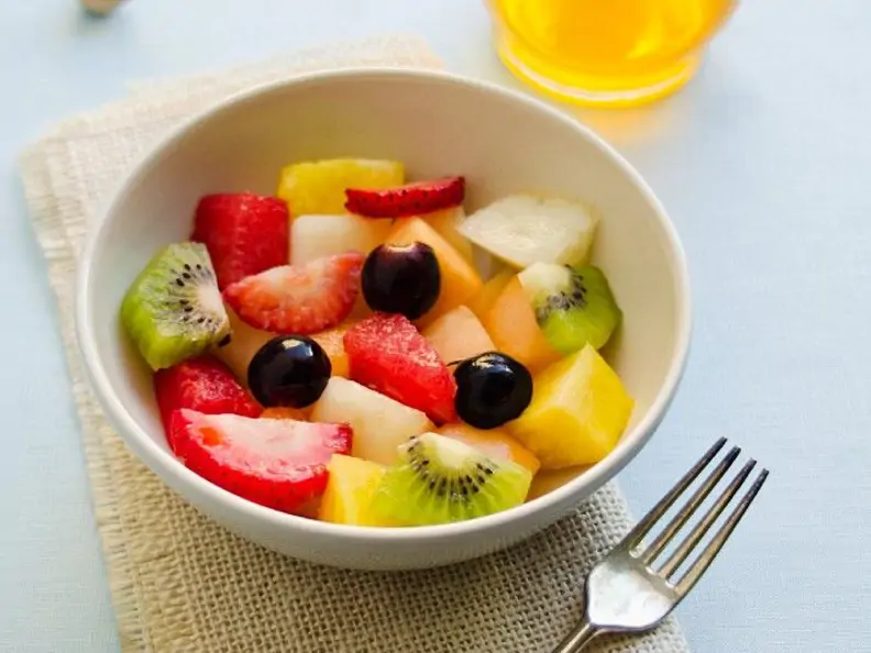 Fruchtsalat mit Erdbeeren