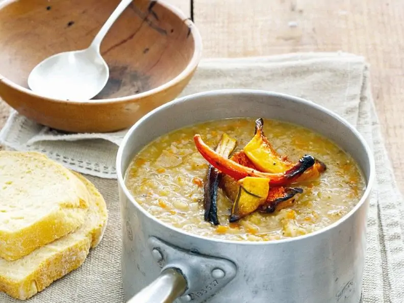 Gemüsesuppe mit Kürbis und Kartoffeln