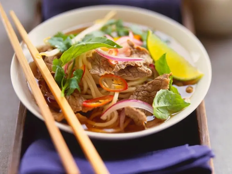 Rinder-Nudelsuppe