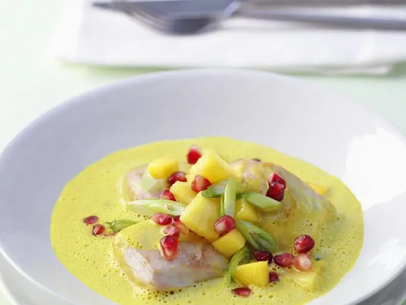 Hähnchen mit Curry und Früchten