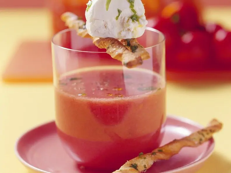 Tomatensuppe mit Käseklößchen