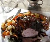 Lammkeule mit Süßkartoffel und Kürbis