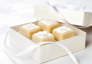 Petit fours