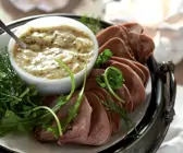 Kalbszunge mit Senfsoße