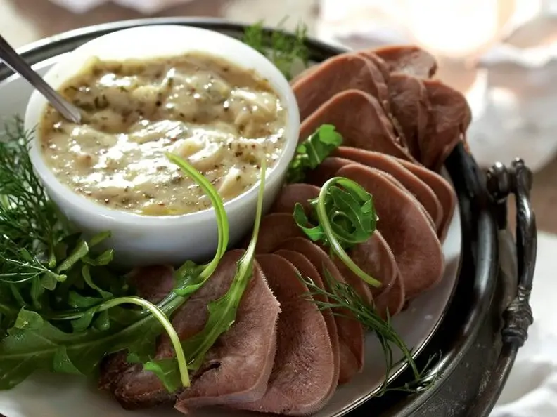 Kalbszunge mit Senfsoße