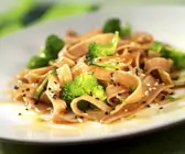 Pasta mit Broccoli-Sesam-Sauce
