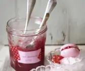 Macarons mit Beerengelee