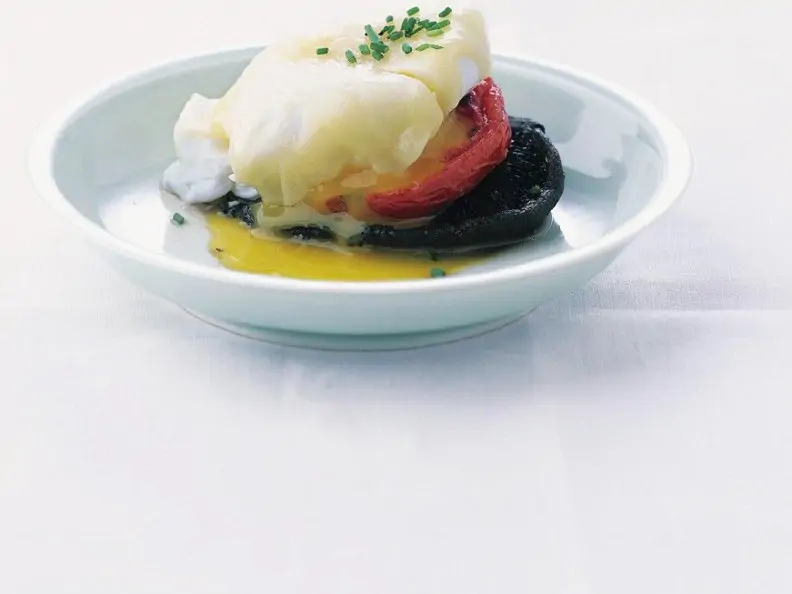 Tomaten mit Pilzen und Ei