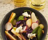 Pastinakensalat mit Birne und Käse