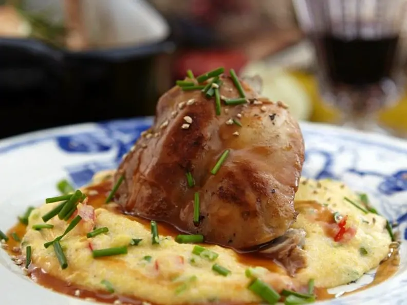 Hase mit Polenta