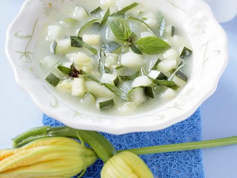 Zucchinisuppe mit Knoblauch