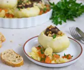 Mit Hackfleisch gefüllte Kohlrabi