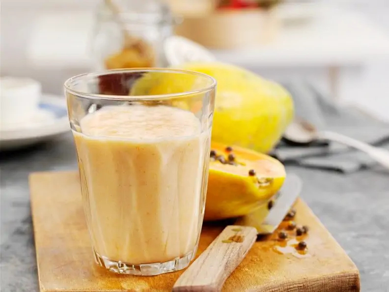 Papayasmoothie mit Pfirsich