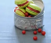 Macarons mit Konfitüre