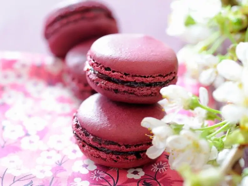 Macarons mit Konfitüre