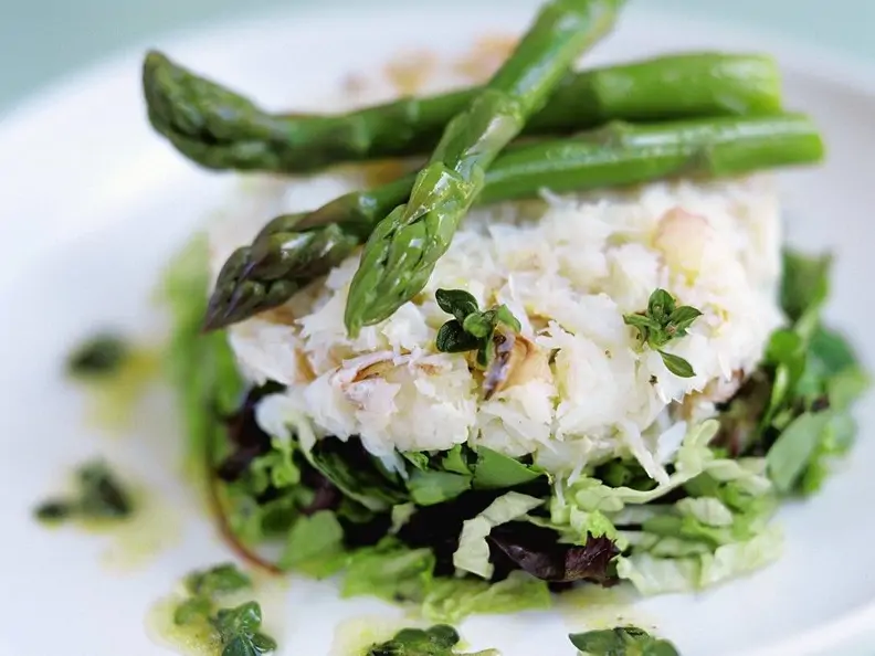 Krebsfleischsalat mit Spargel