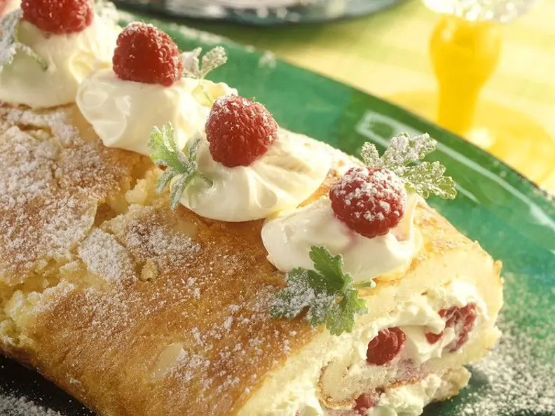 Himbeer-Biskuitroulade