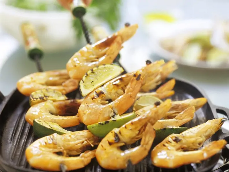 Gegrillte Garnelenspieße