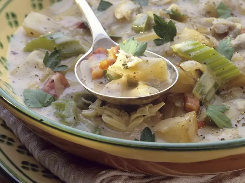 Zucchinisuppe mit Quarkklößchen