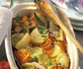 Gemüsetopf im Ofen gebacken