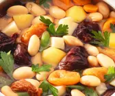 Bohneneintopf mit Trockenobst