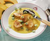 Butternut-Kürbissuppe mit Frühlingszwiebeln und Chili-Zimt-Brot