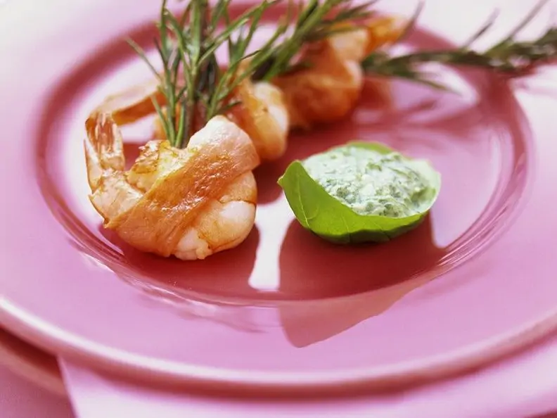 Gebratene Scampi-Spießchen