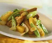 Ingwer-Ananas-Hähnchen mit Frühlingszwiebeln