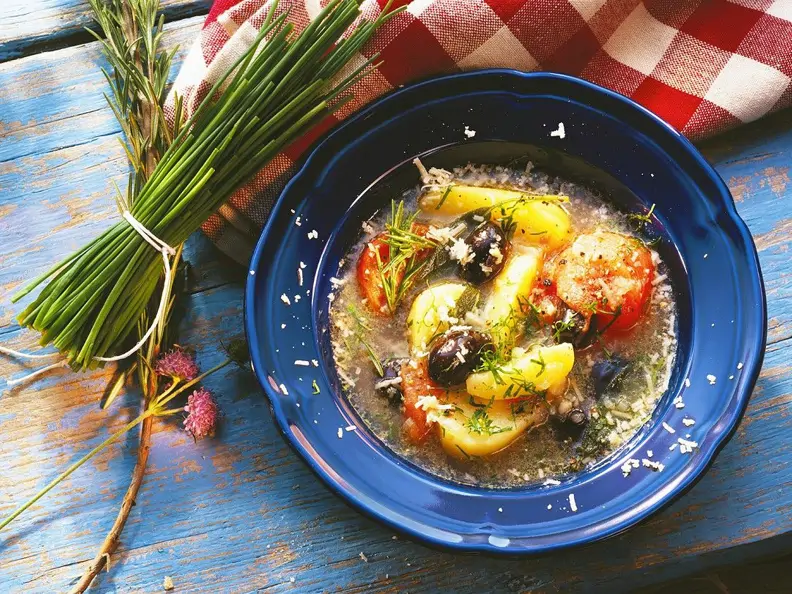 Gemüsesuppe mit Parmesan