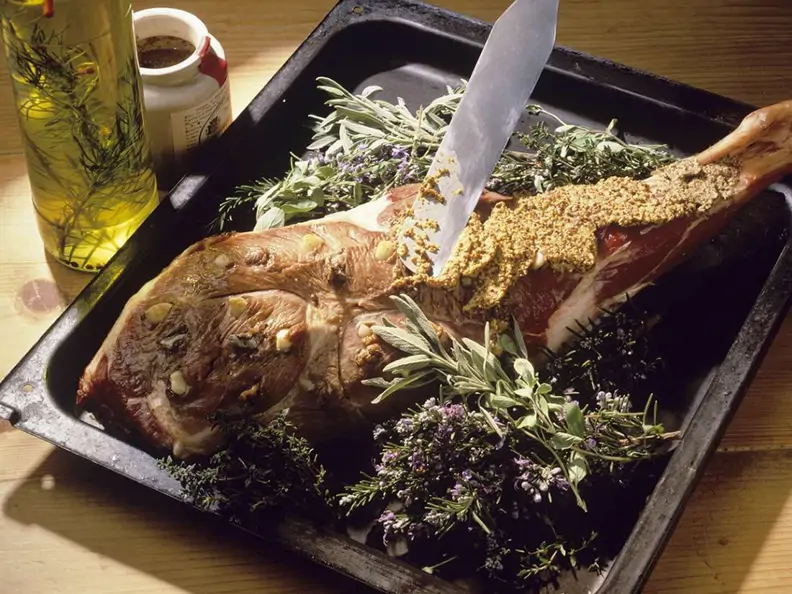 Lamm mit Senfkruste
