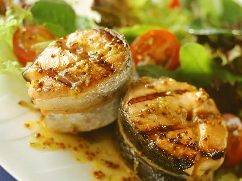 Lachs vom Grill mit Senfsauce