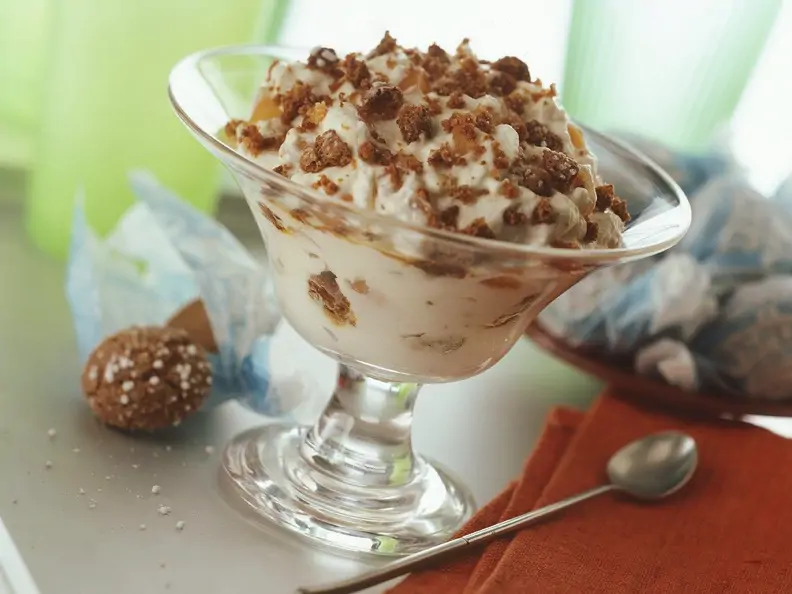 Mascarpone-Creme mit Amaretti und Orangen